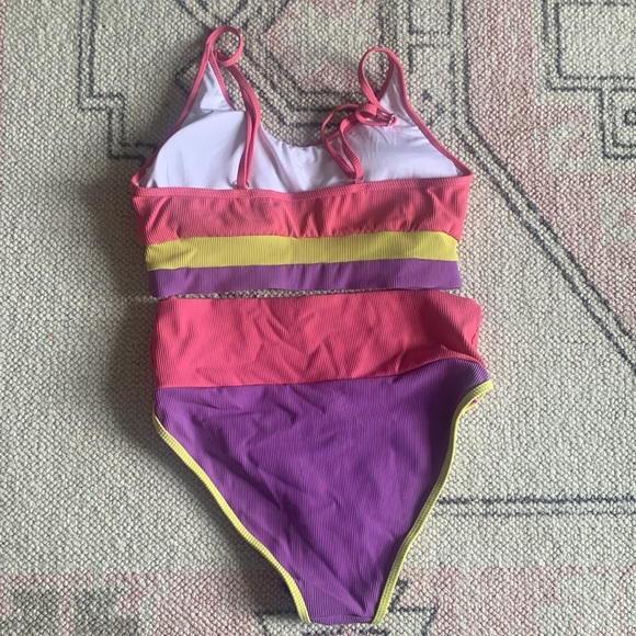 Colorblock Bikini - Picture 4 of 7
